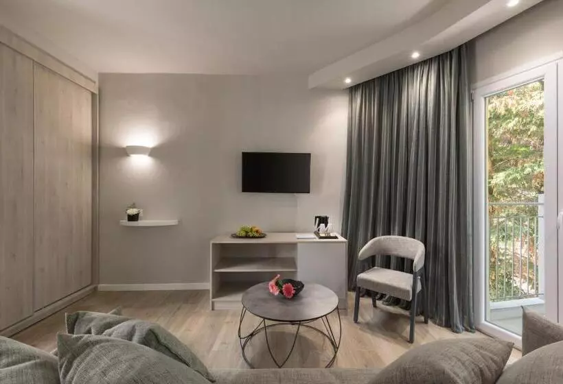 اتاق استاندارد سه تخته با بالکن, Melina Oasis Boutique