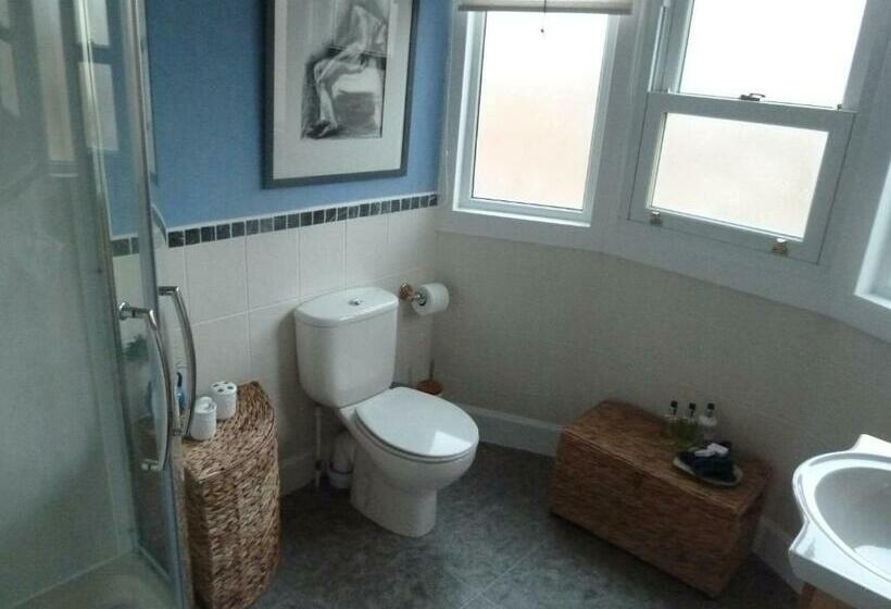 Семейный Номер, Burnside Guest House