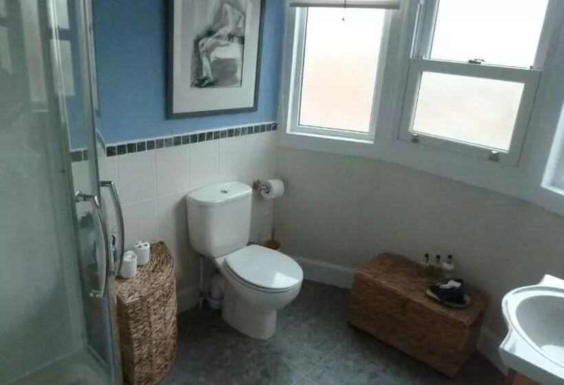 اتاق خانوادگی, Burnside Guest House