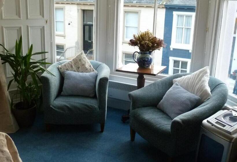 Семейный Номер, Burnside Guest House