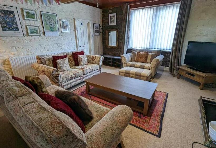 패밀리 룸, The Mansion