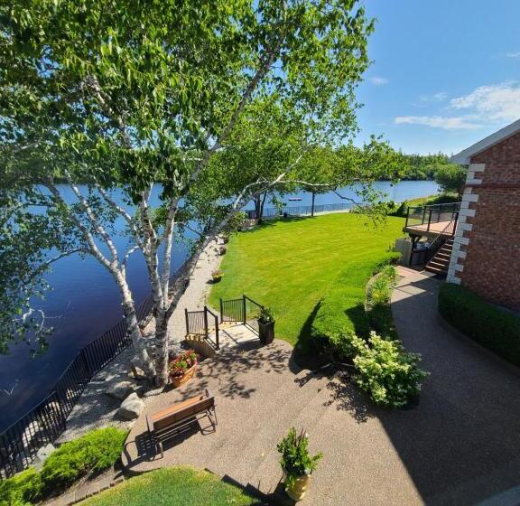 스위트, Stardust Motel   Timberlea