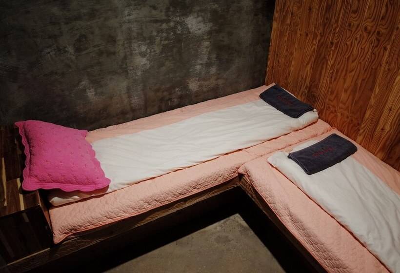 Quarto Estandar Banheiro Compartilhado, Bong Backpackers