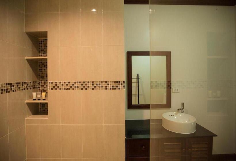 Executive Room, Capitol Residence