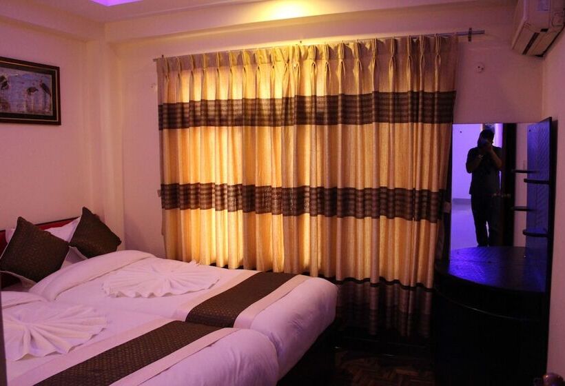 اتاق خانوادگی, Gallery Nepal