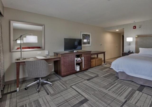 带大床的标准间, Hampton Inn & Suites Artesia