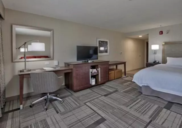 キングサイズベッドのスタンダードルーム, Hampton Inn & Suites Artesia