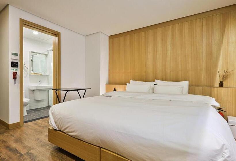 带大床的豪华间, Jongro Makers X Pretty