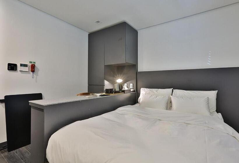 基本间, Jongro Makers X Pretty