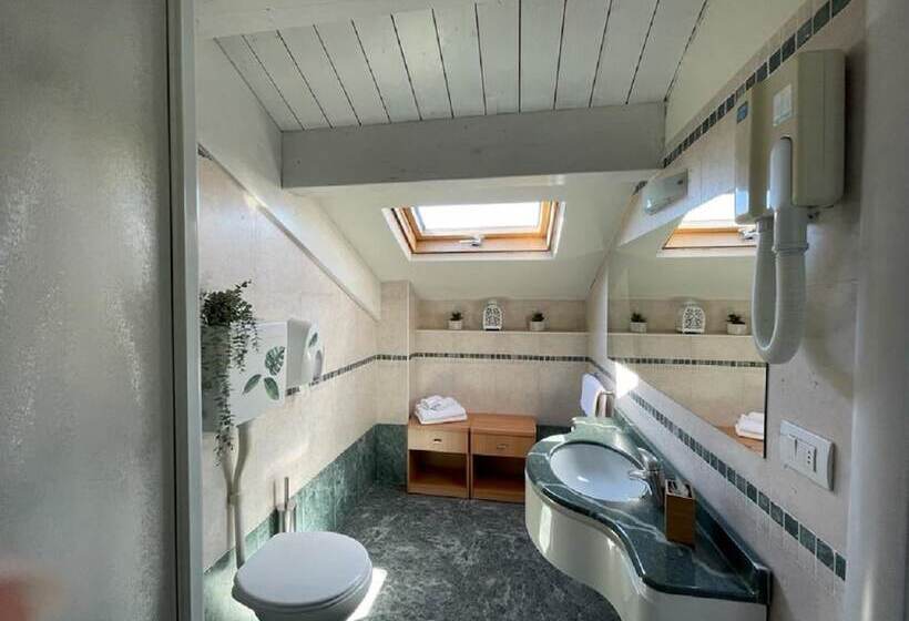 Comfort room with balcony, Liberty Beach Parking & Beach Included