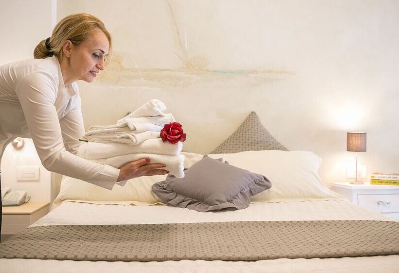 غرفة سوبيريور ذات إطلالة جانبية على البحر, Liberty Beach   Parking & Beach Included