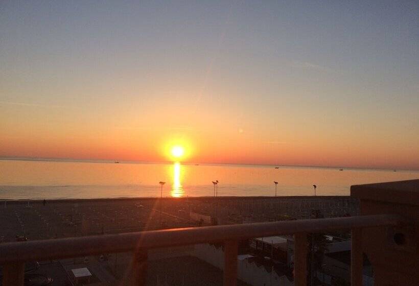 高级三人间, Liberty Beach Parking & Beach Included