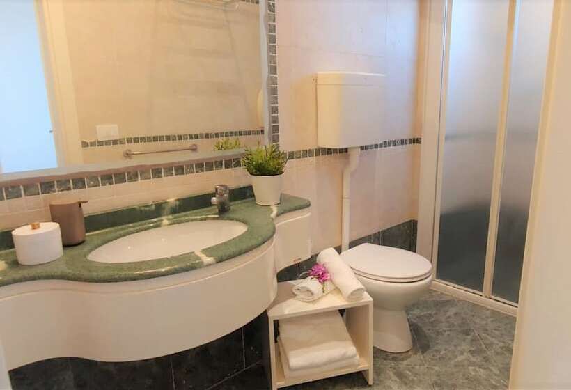 高级三人间, Liberty Beach Parking & Beach Included