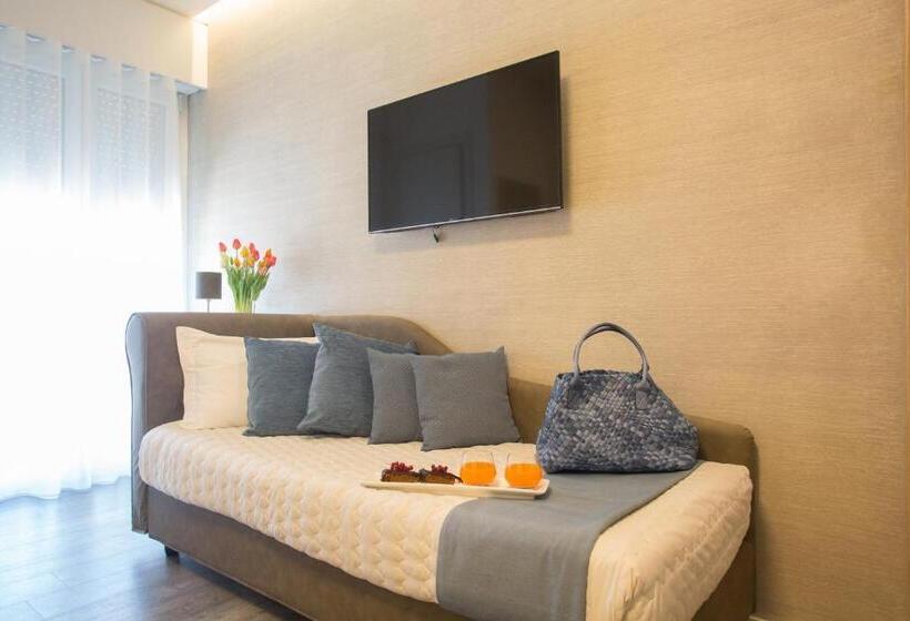 高级三人间, Liberty Beach Parking & Beach Included