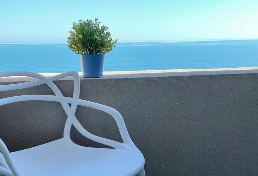 Comfort Room Side Sea View, Liberty Beach Parking & Beach Included