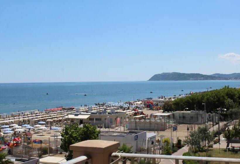 غرفة ديلوكس ذات إطلالة جانبية على البحر, Liberty Beach   Parking & Beach Included