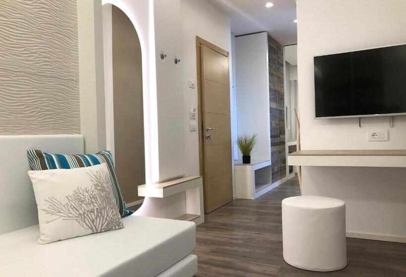 小型套房带阳台, Liberty Beach Parking & Beach Included