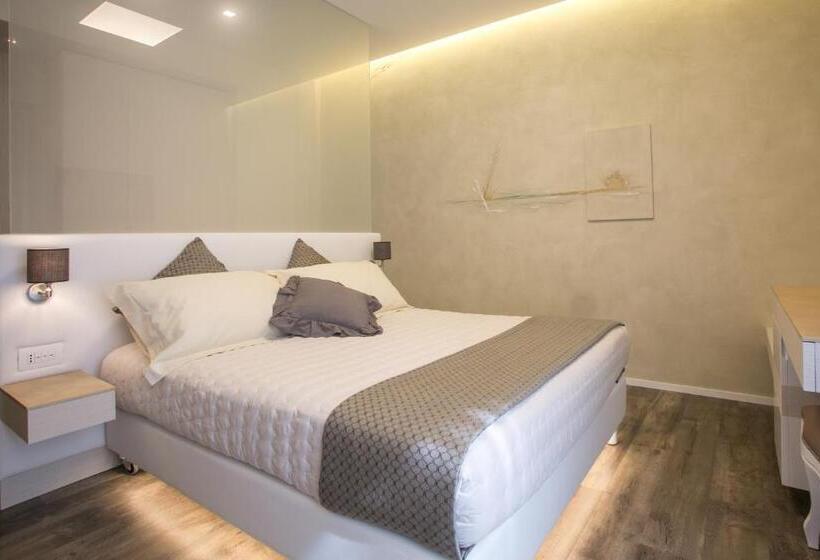 高级三人间, Liberty Beach Parking & Beach Included