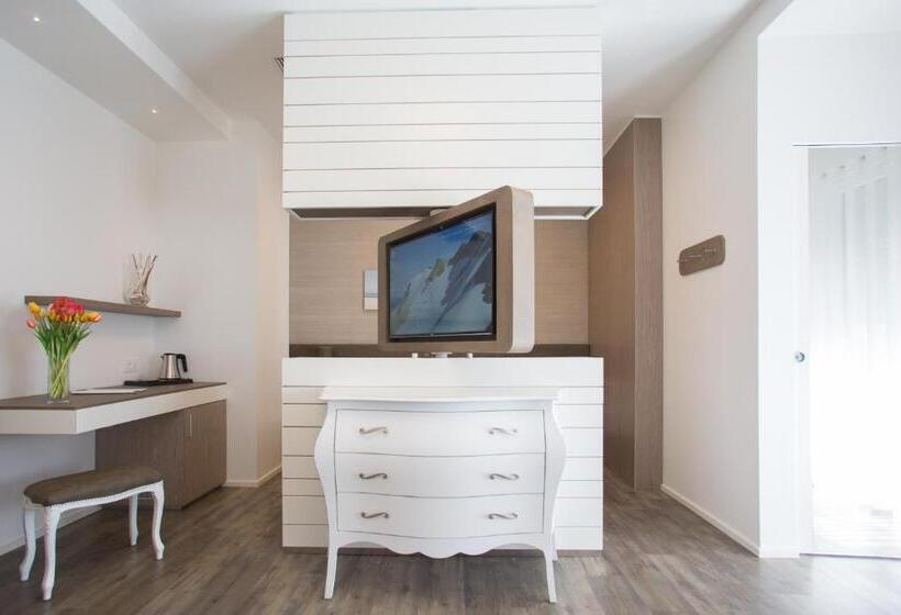 四人豪华间, Liberty Beach Parking & Beach Included