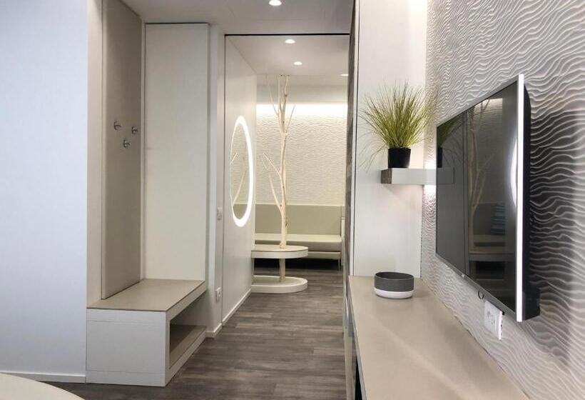 小型套房带阳台, Liberty Beach Parking & Beach Included