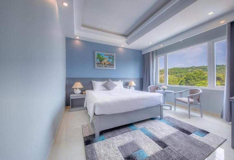 سوییت جونیور با چشم‌انداز استخر, Ocean Pearl Hotel Phu Quoc