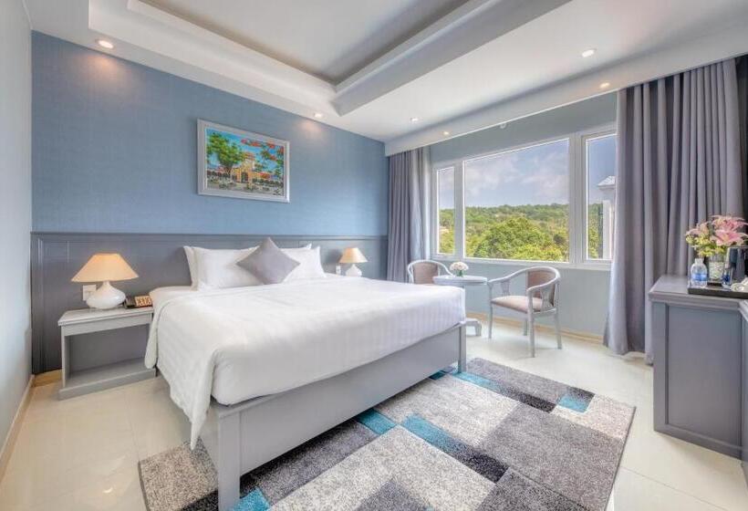 سوییت جونیور با چشم‌انداز استخر, Ocean Pearl Hotel Phu Quoc