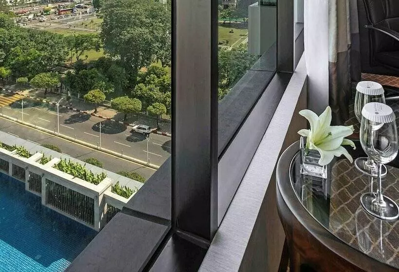 Deluxe Rum, Pullman Yangon Centrepoint