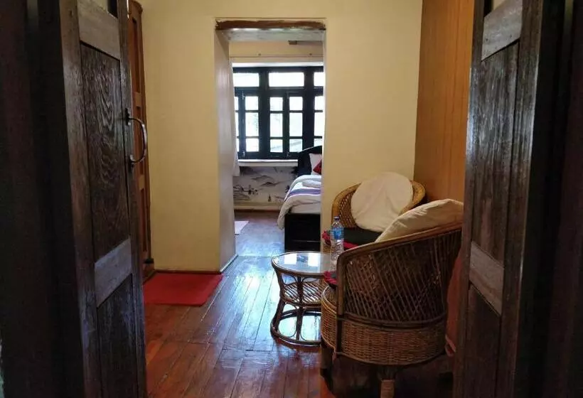 سوئیت جونیور خانوادگی, Tulaja Boutique