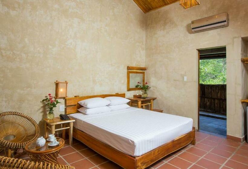 اتاق سوپریور با چشمانداز استخر, Valley Village Phu Quoc