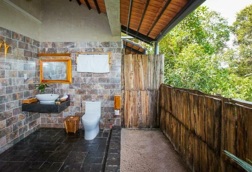 اتاق سوپریور با چشمانداز استخر, Valley Village Phu Quoc