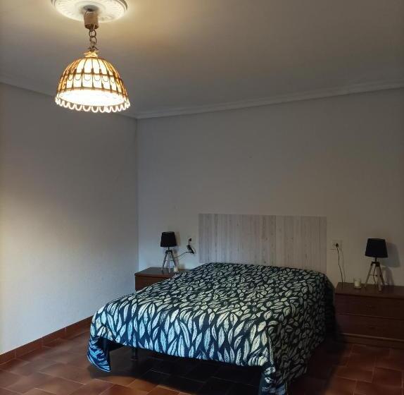 غرفة قياسية, Casa De Familia Estela