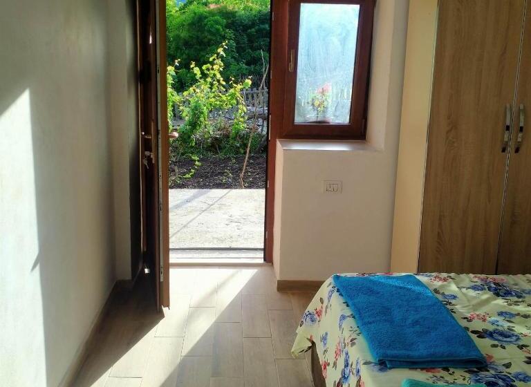 Chambre Economy, Stomici Guesthouse