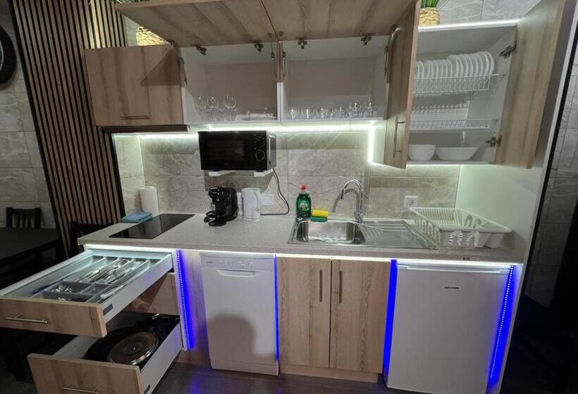 اتاق لوکس خانوادگی, Carcaixent 24