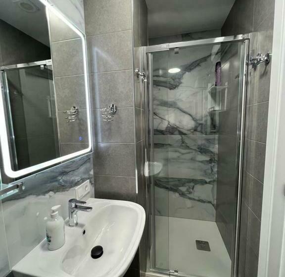 اتاق لوکس خانوادگی, Carcaixent 24