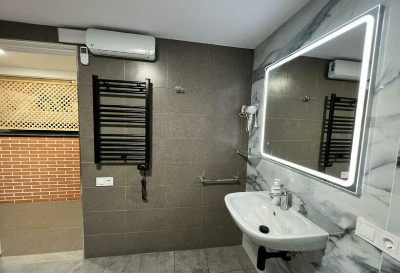 اتاق لوکس خانوادگی, Carcaixent 24