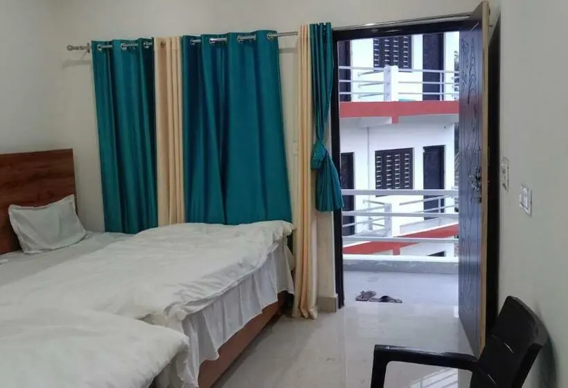 Habitació Quàdruple Estàndard, Arindam