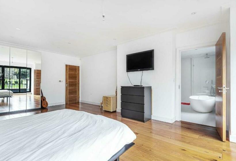 발코니 디럭스 룸, Heavenly London Whetstone B&b