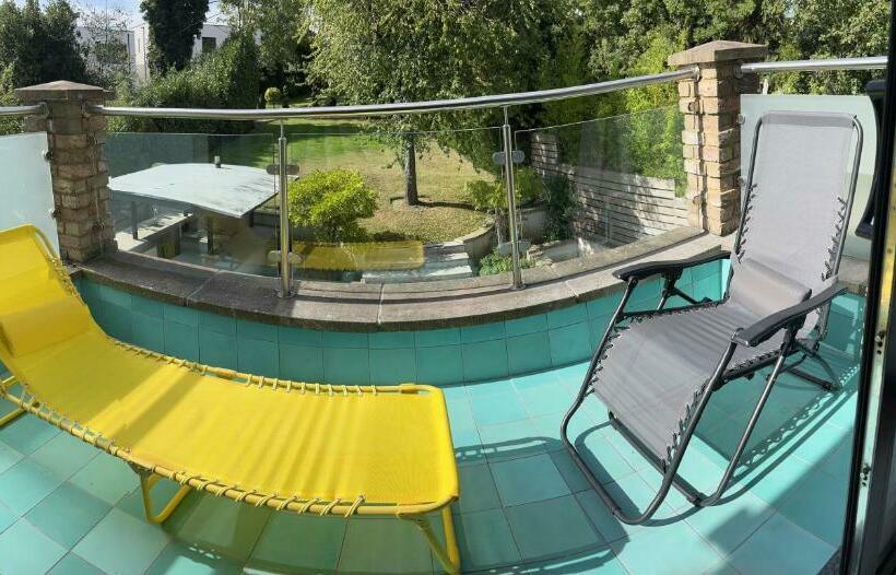 Номер Deluxe с Балконом, Heavenly London   Whetstone B&b