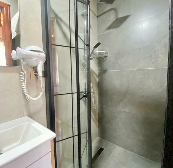 이코노미 룸, Necip Bey Konağı