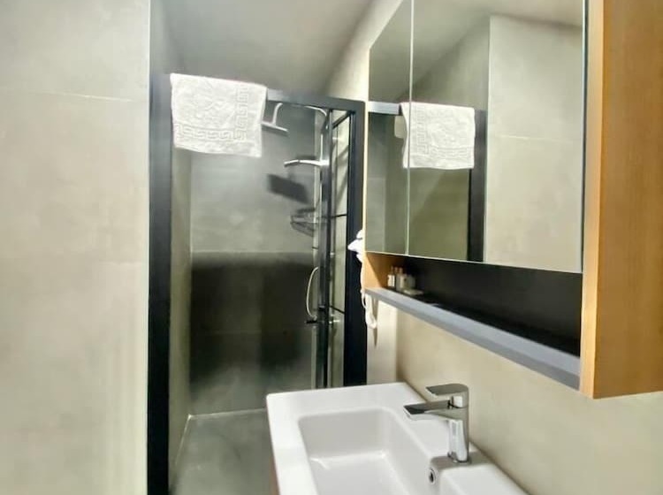 이코노미 룸, Necip Bey Konağı