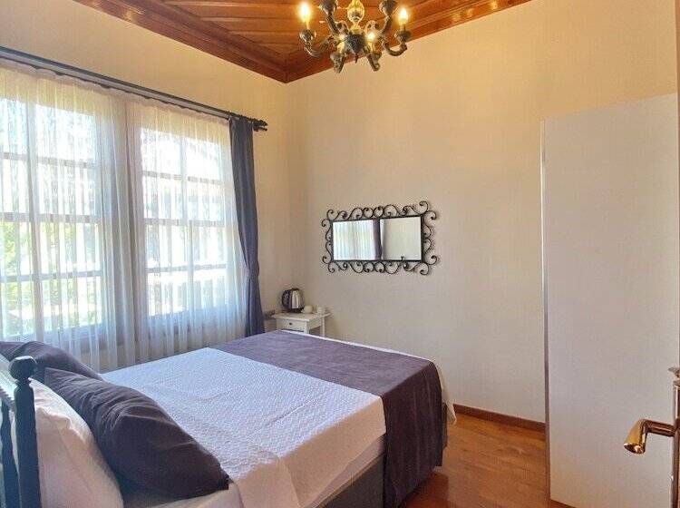 이코노미 룸, Necip Bey Konağı