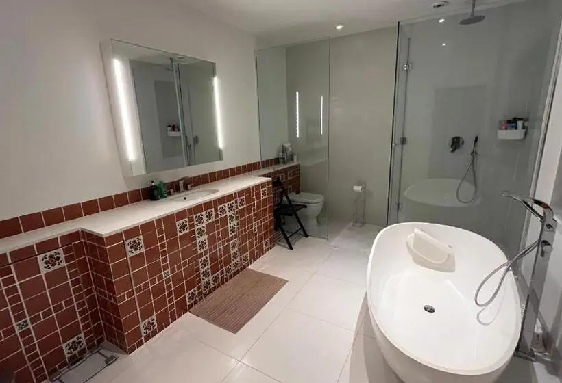 バルコニー付きデラックスルーム, Heavenly London   Whetstone B&b