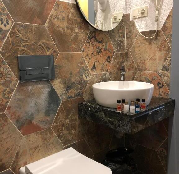 חדר סטנדרט לשלושה, Renaissance Boutique