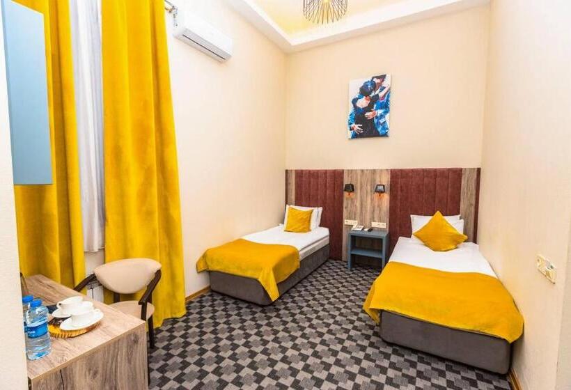 חדר סטנדרט לשלושה, Renaissance Boutique