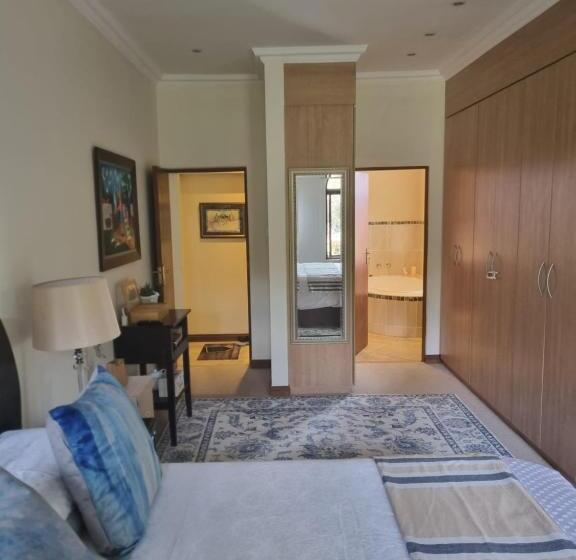 스탠다드 룸, Mind Body Soul Guesthouse On Featherbrooke Estate, Krugersdorp, South Africa