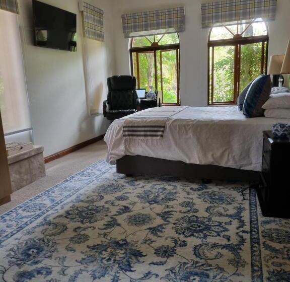 Номер Стандарт, Mind Body Soul Guesthouse On Featherbrooke Estate, Krugersdorp, South Africa