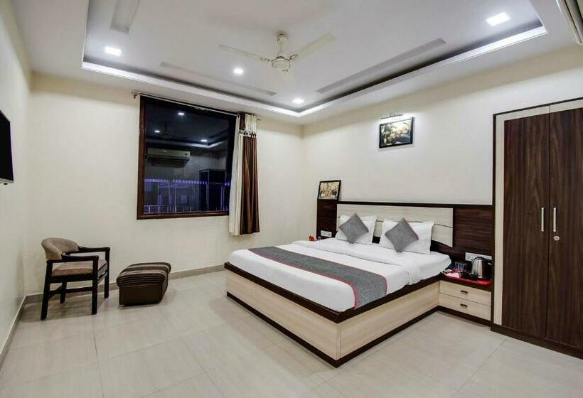 اتاق لوکس سه تخته, Capital O Hotel Pink Peral