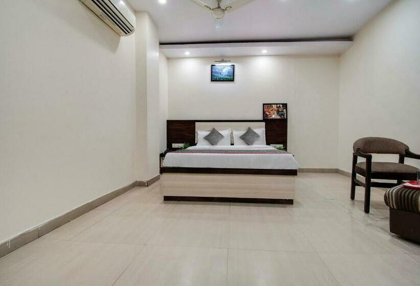 디럭스 트리플 룸, Capital O Hotel Pink Peral