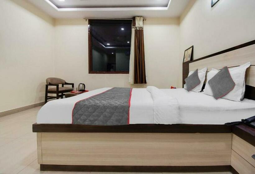 اتاق لوکس سه تخته, Capital O Hotel Pink Peral