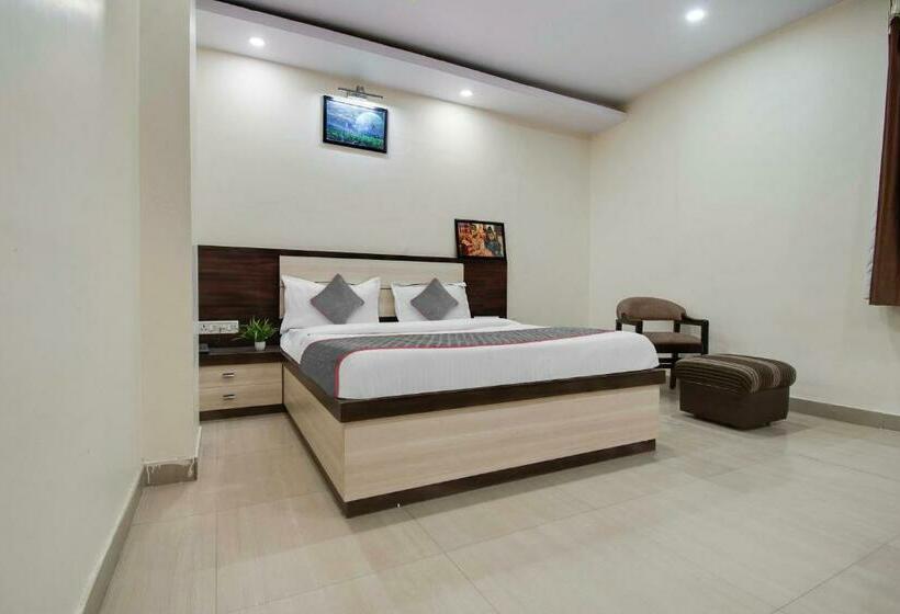 اتاق لوکس سه تخته, Capital O Hotel Pink Peral